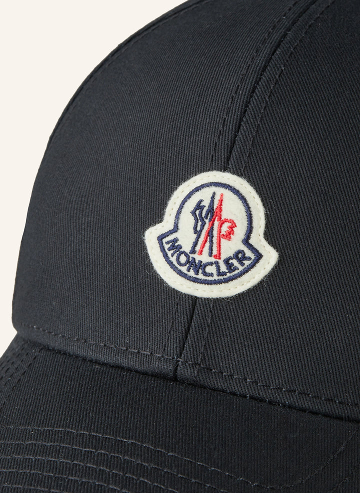 MONCLER MINI LOGO BLACK CAP